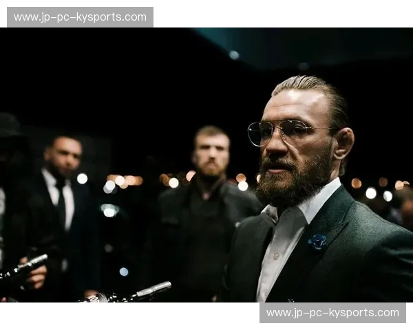 嘴炮归来：从格斗孤岛到金钱帝国，那个改变UFC基因的男人为何无可替代？